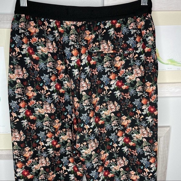 Zara Black Floral High Rise Pull On Tapered Ankle Pants Size Small - Picture 6 of 13
